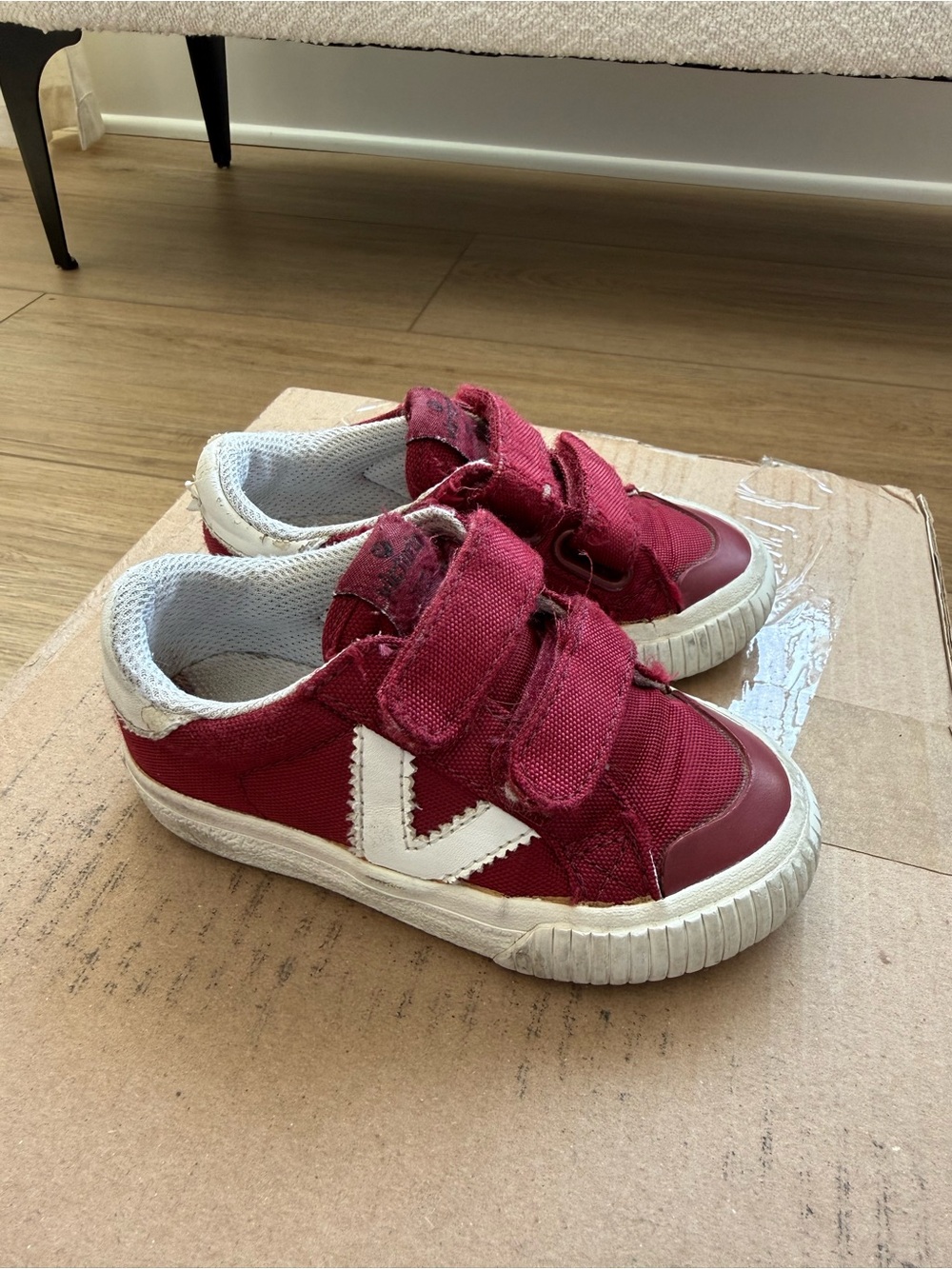 Kids Burgundy Canvas Velcro Sneakers with White Accent Victoria Brand size EU 24